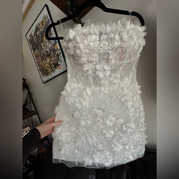 Chic Strapless White Floral Dress - Picture 8 of 16